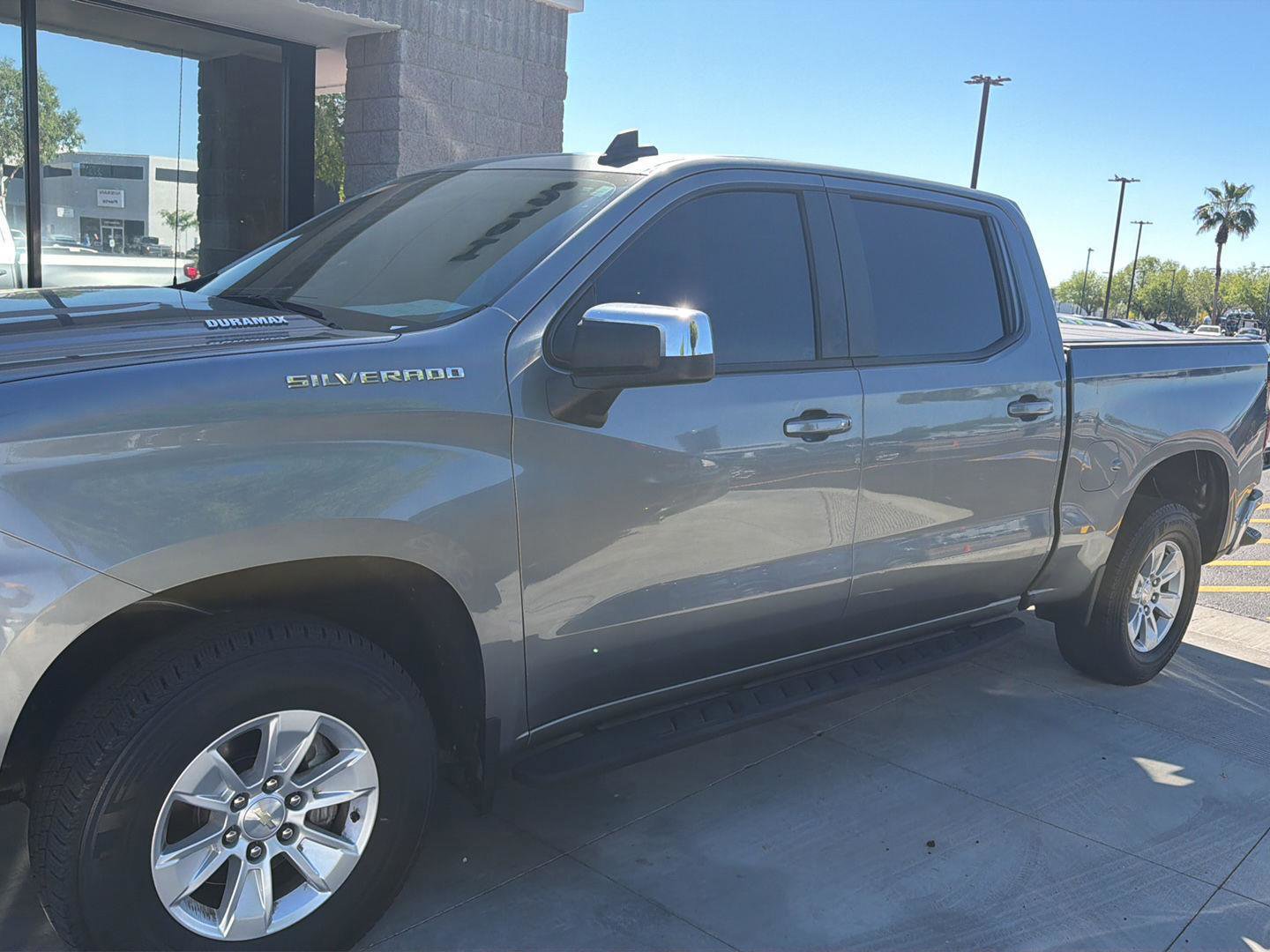 Used 2021 Chevrolet Silverado 1500 LT image 2