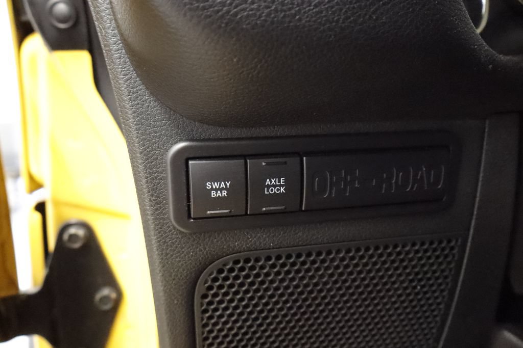 Used 2015 Jeep Wrangler Rubicon AWD/4WD image 17
