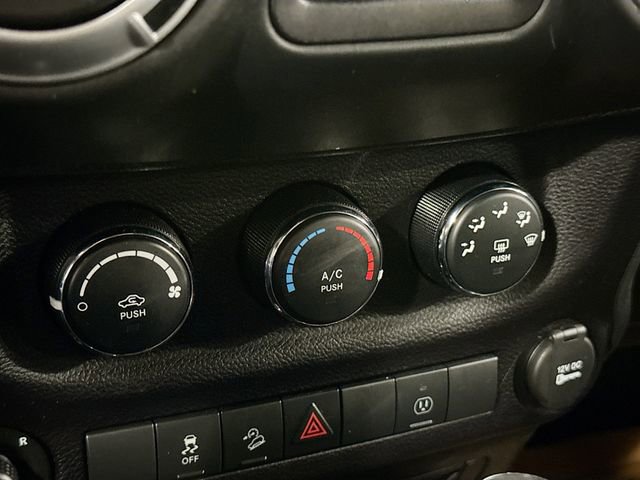 Used 2016 Jeep Wrangler Unlimited Rubicon w/ Connectivity Group image 15