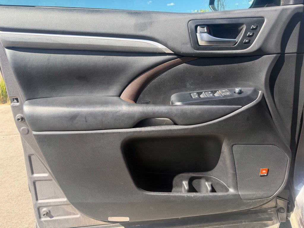 Used 2019 Toyota Highlander Limited Platinum AWD/4WD image 10