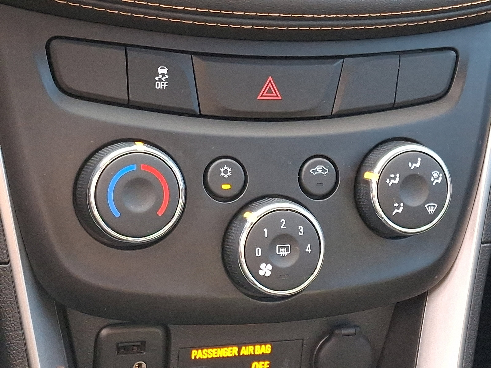 Used 2019 Chevrolet Trax LT w/ LT Convenience Package image 17