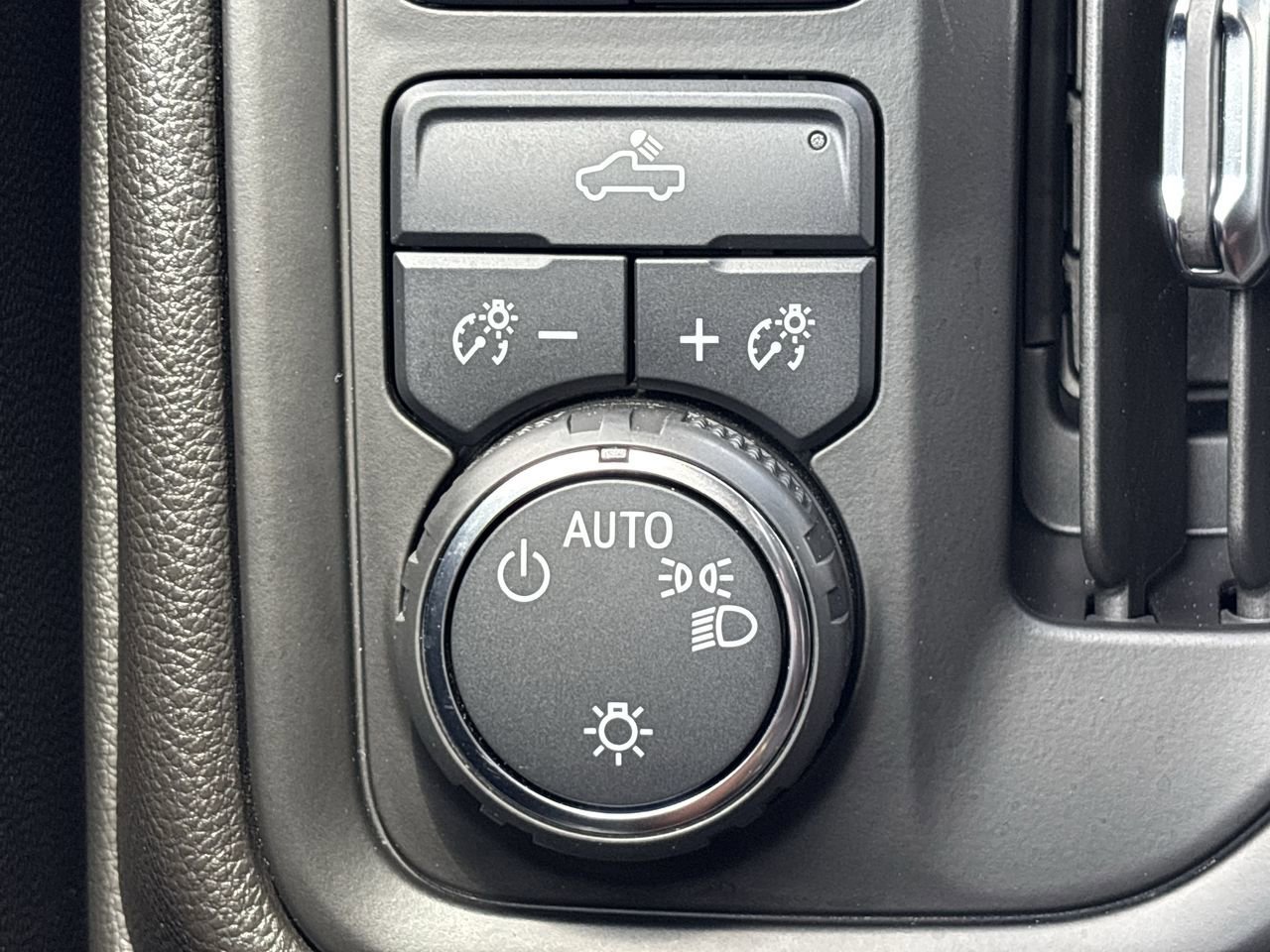 Used 2024 Chevrolet Silverado 1500 Custom image 25