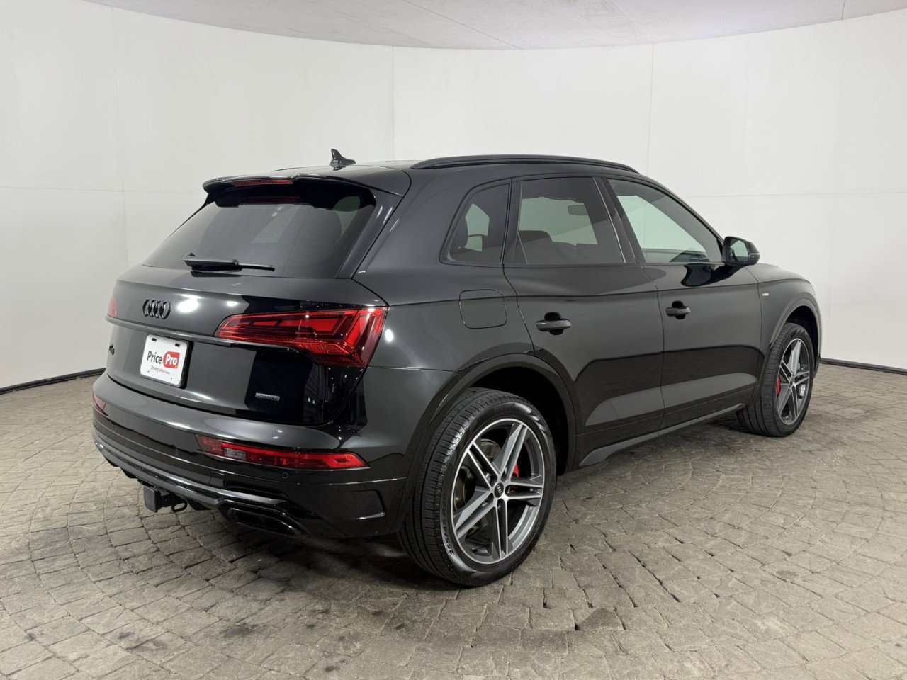 Used 2025 Audi Q5 e Premium Plus w/ Premium Plus Package image 9