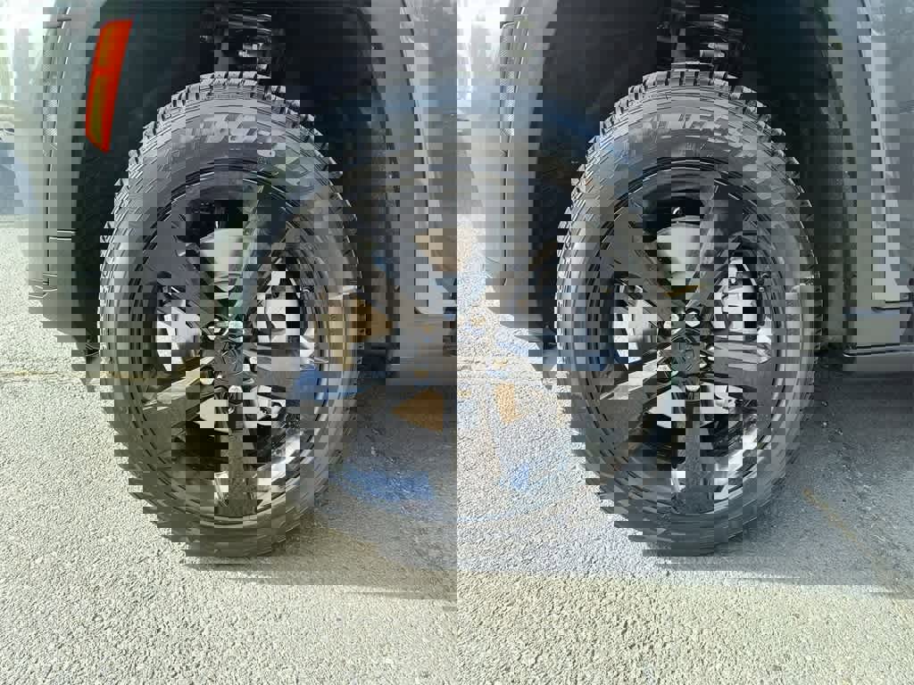 New 2025 Jeep Grand Cherokee L Laredo image 10