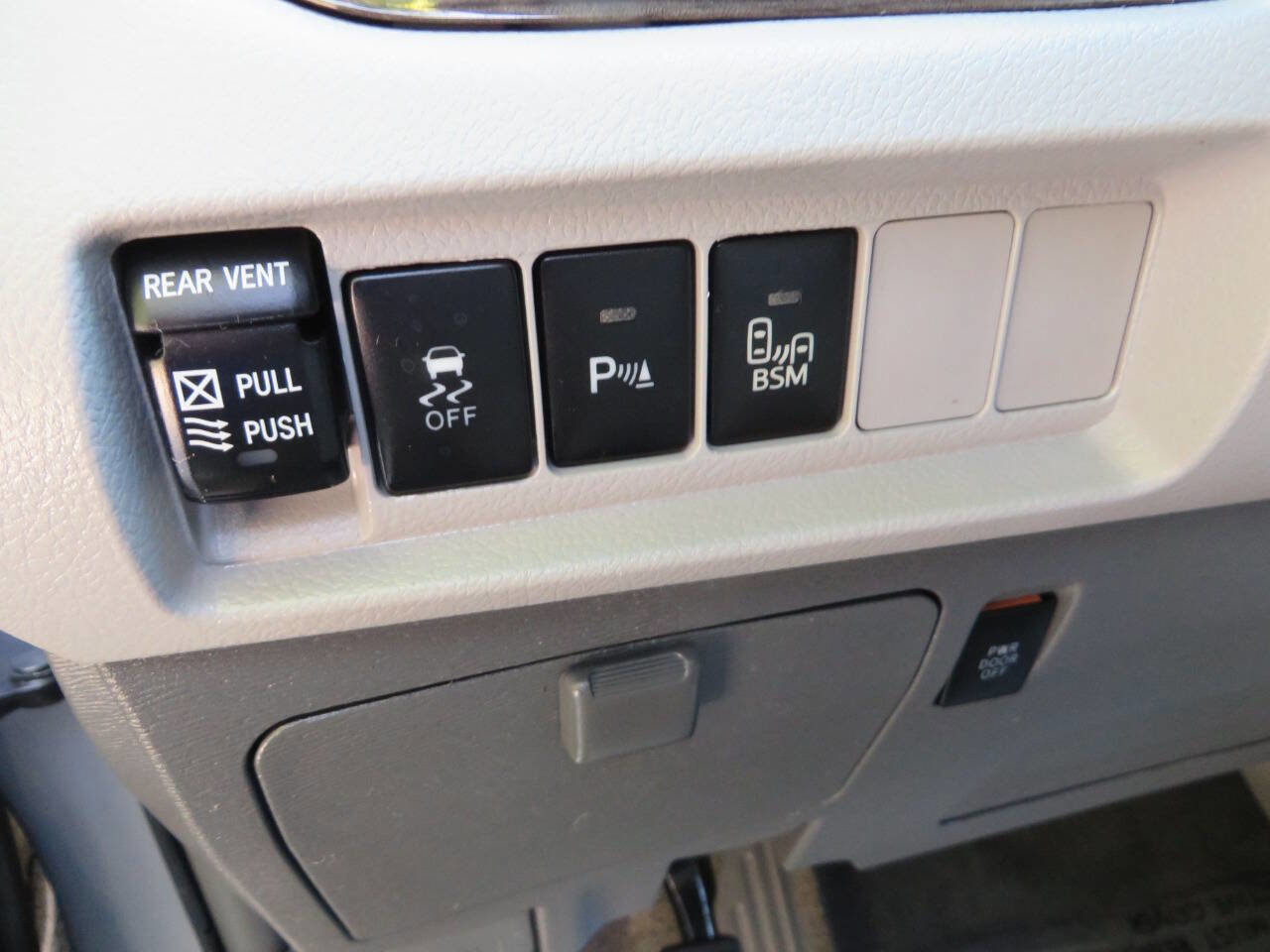 Used 2017 Toyota Sienna image 18