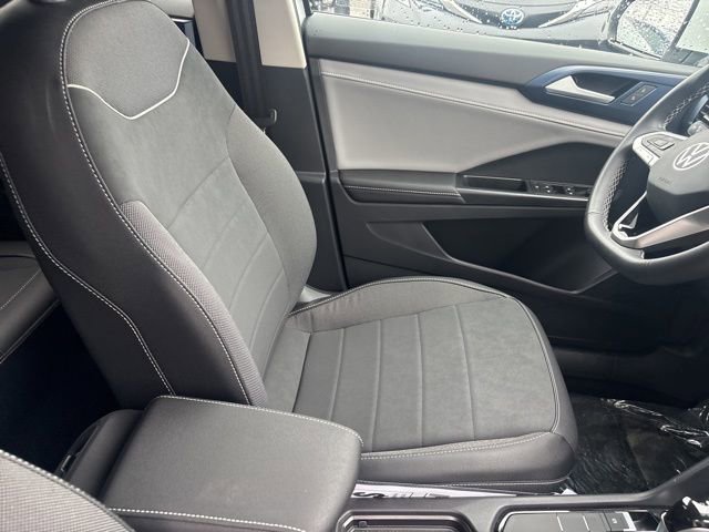 Used 2024 Volkswagen Taos SE image 29