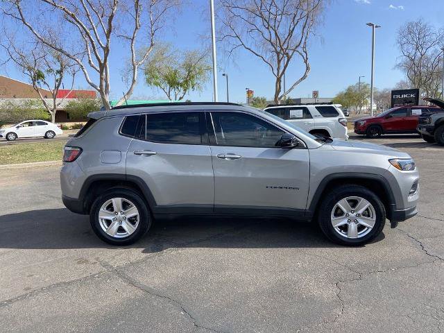 Used 2022 Jeep Compass Latitude image 2