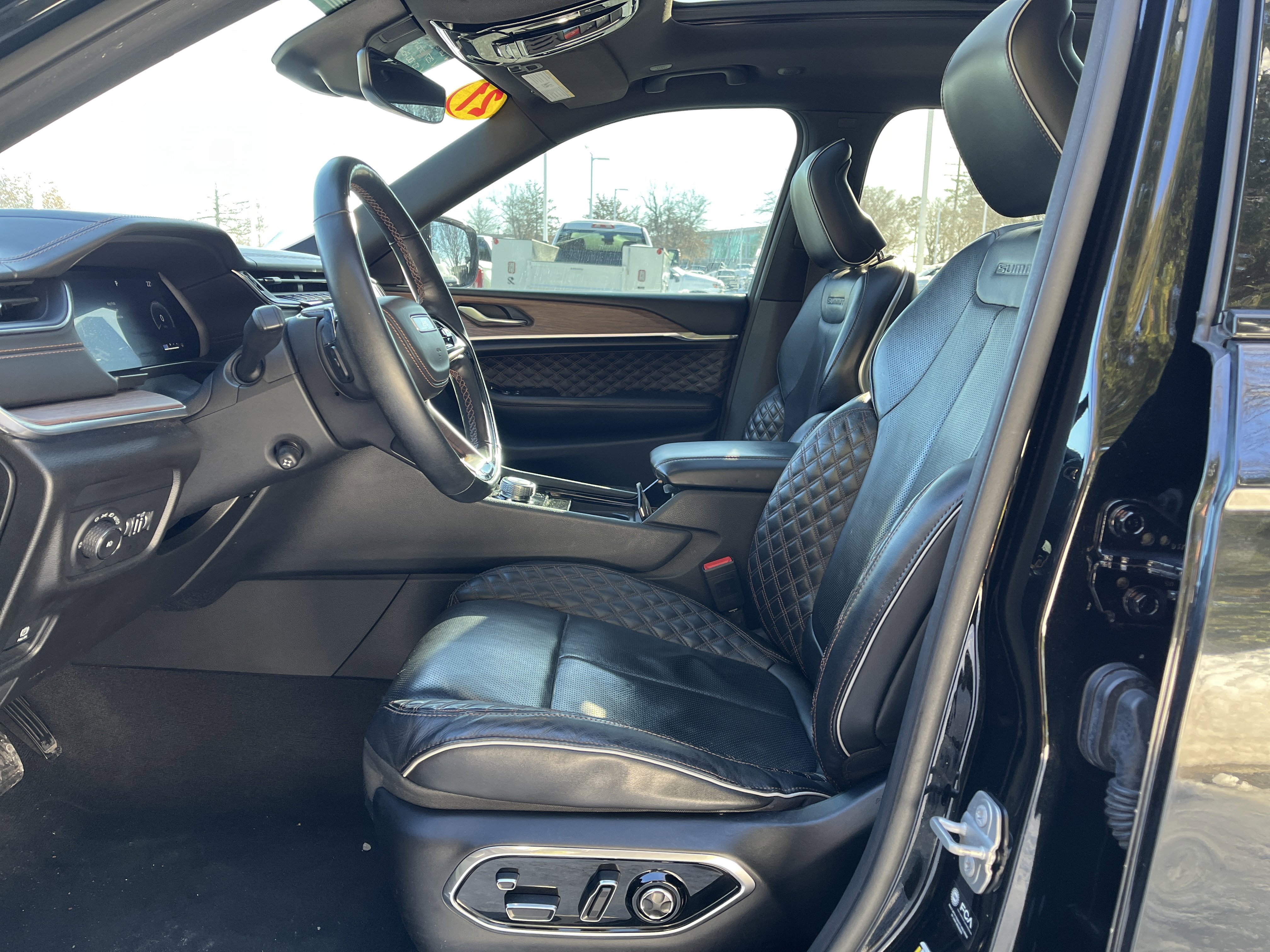 Used 2021 Jeep Grand Cherokee L Summit w/ Luxury Tech Group V image 16