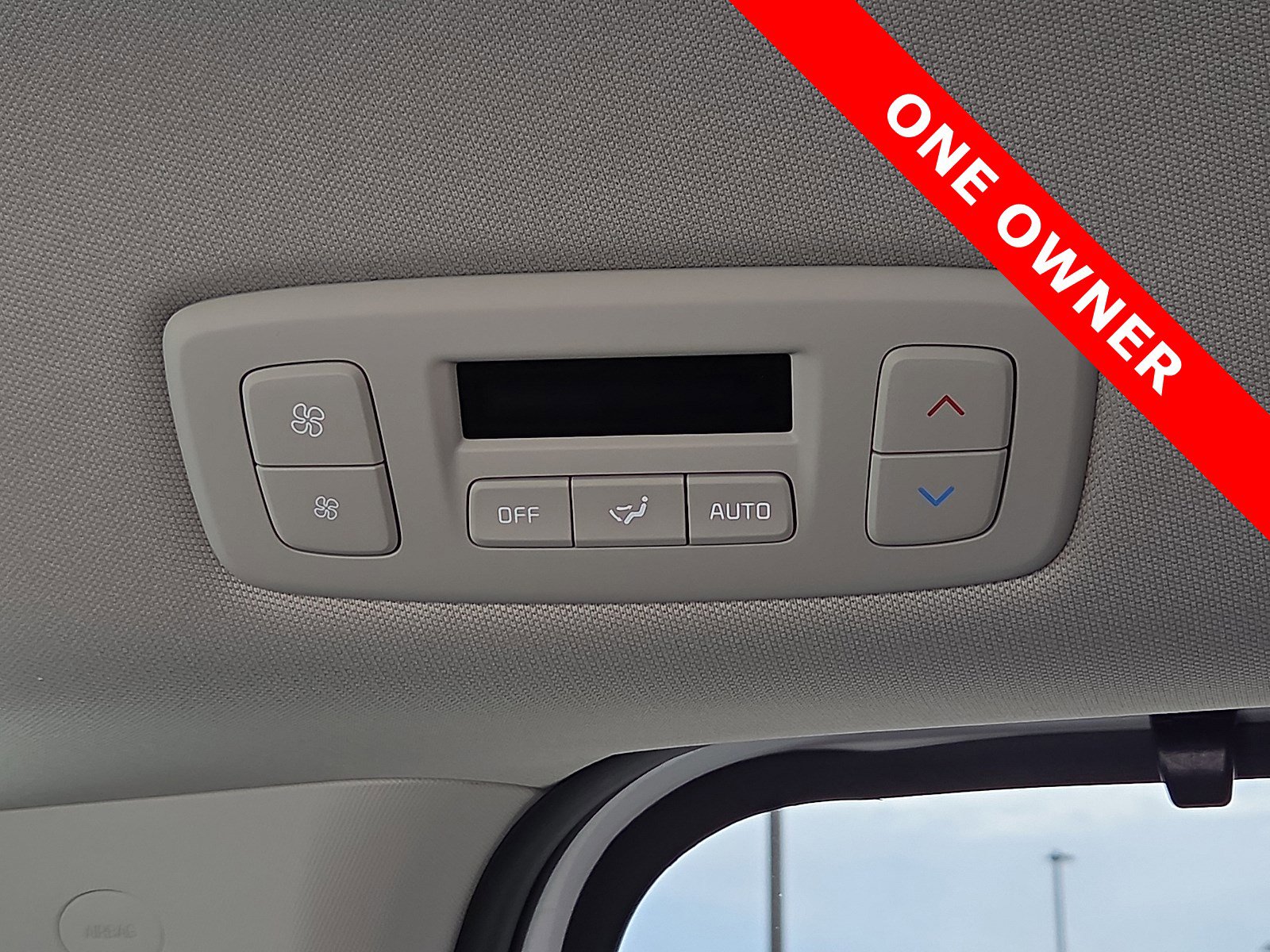 Used 2025 Kia Carnival EX image 12