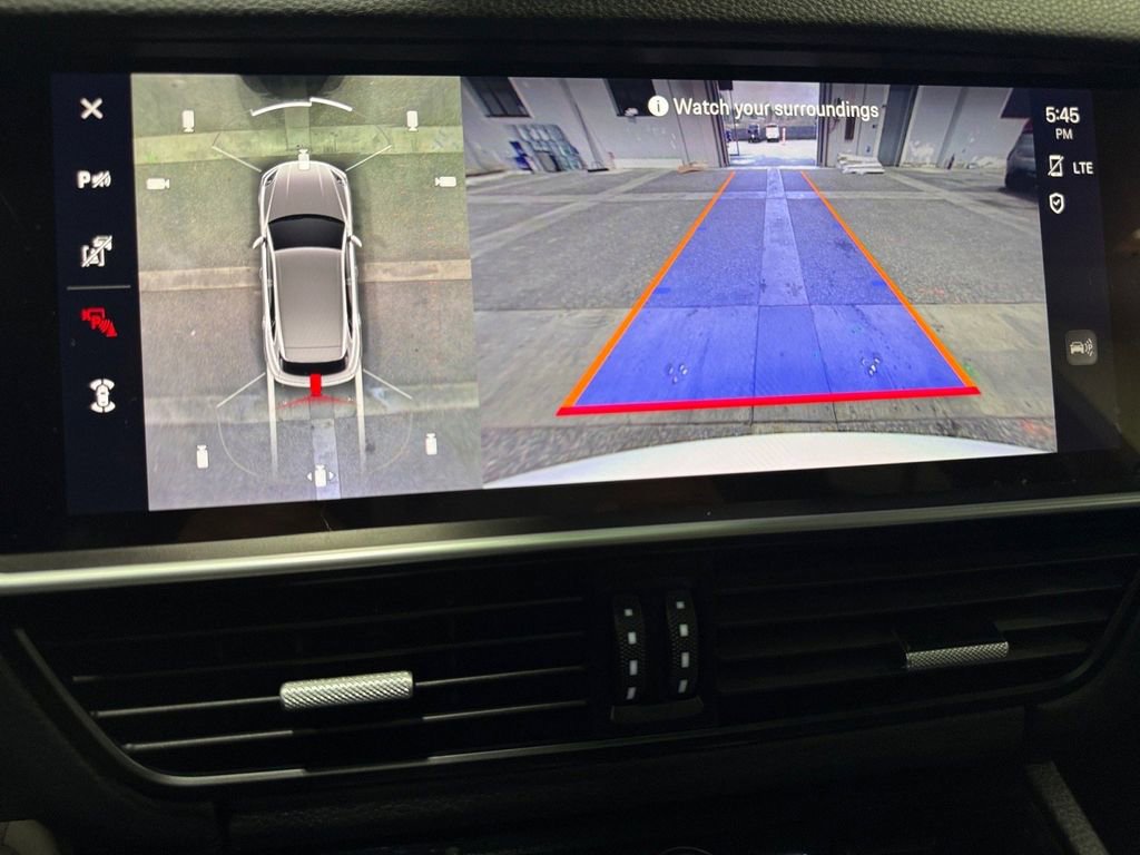 Used 2022 Porsche Cayenne Platinum Edition image 31