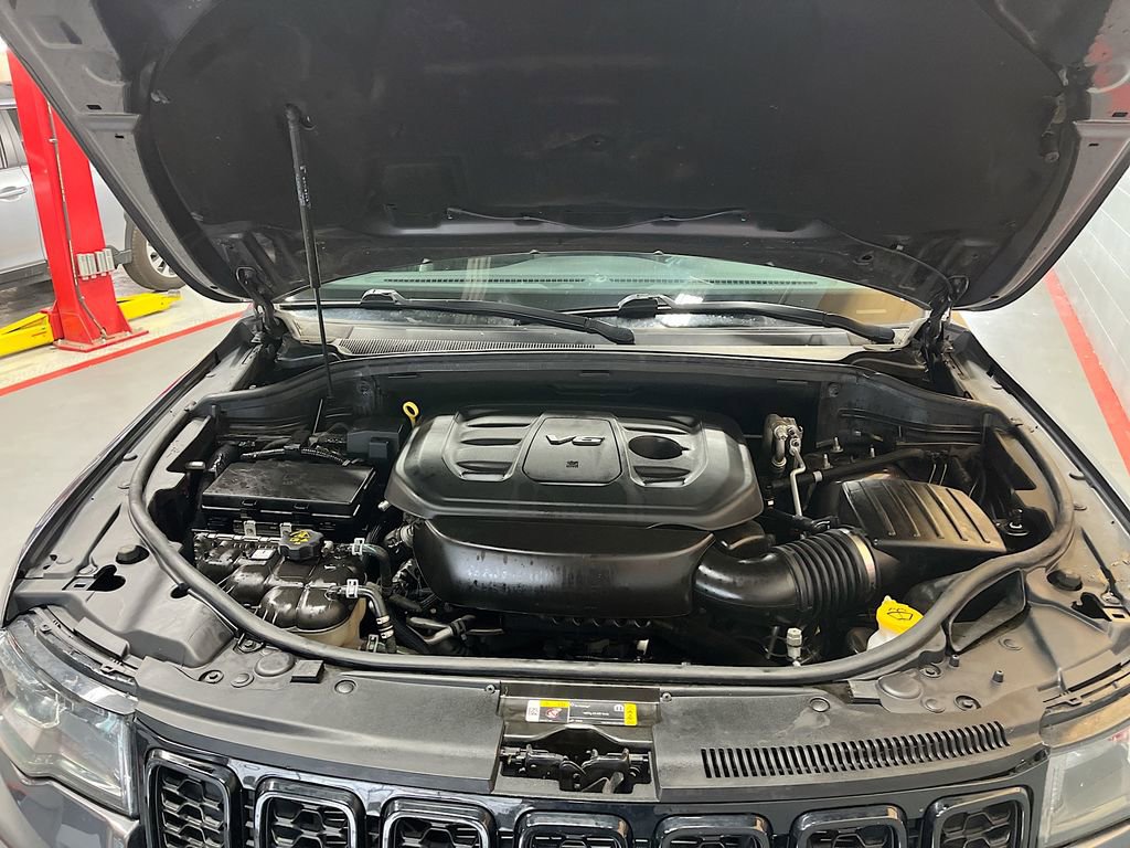 Used 2021 Jeep Grand Cherokee Laredo X AWD/4WD image 30