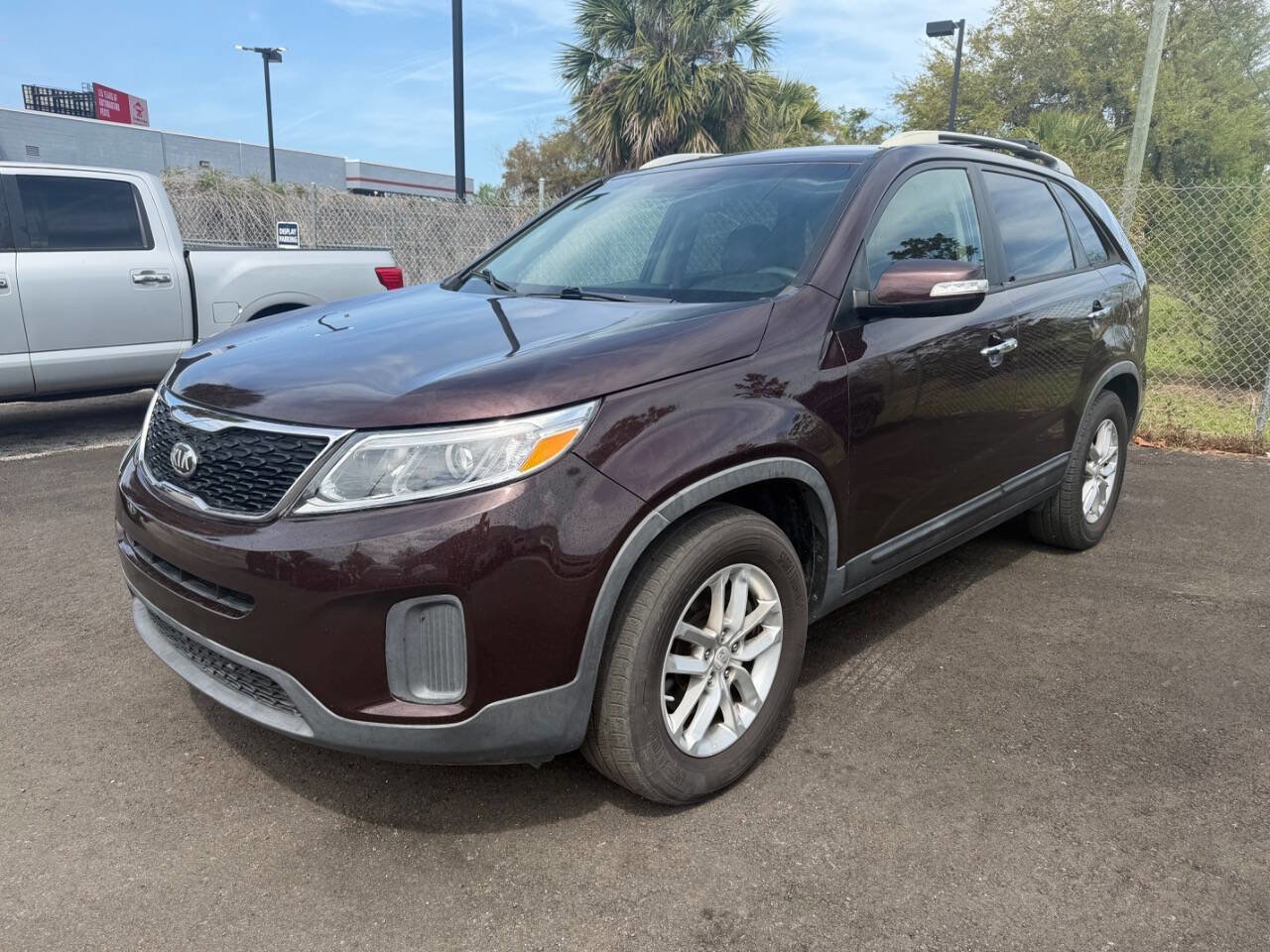Used 2015 Kia Sorento LX image 2
