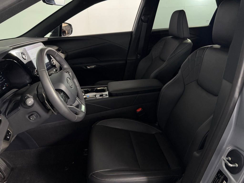 Used 2025 Lexus RX 350 FWD w/ Technology Package image 21