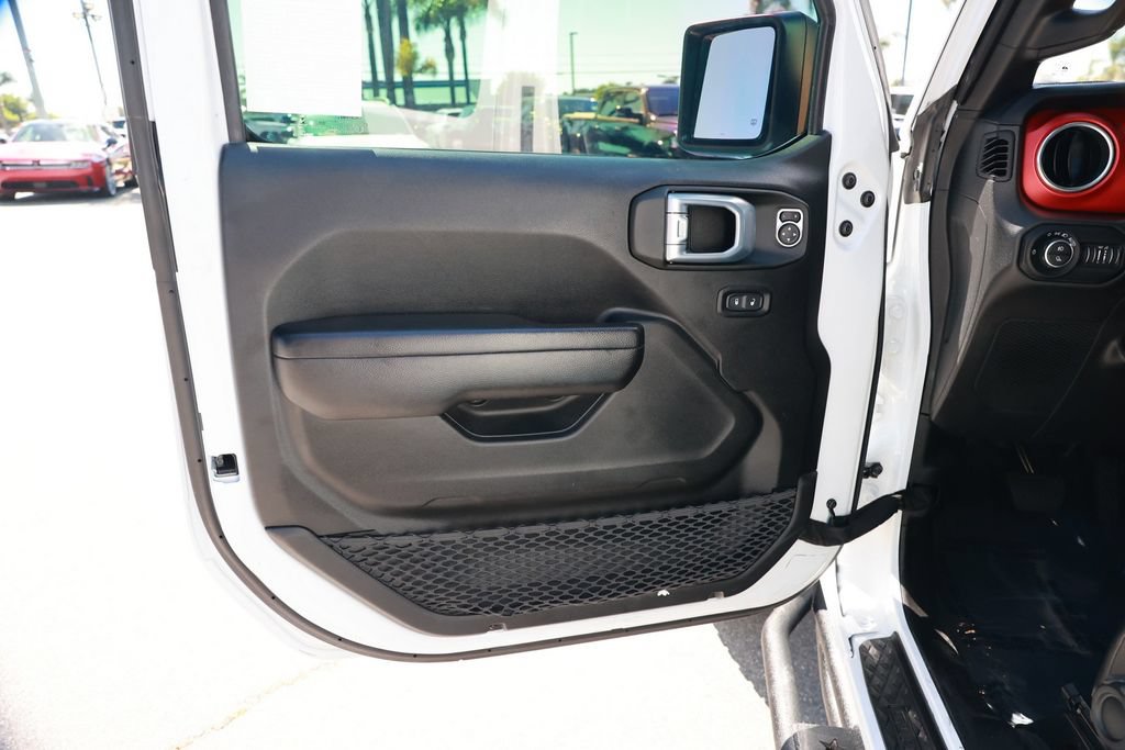 Used 2021 Jeep Gladiator Rubicon AWD/4WD image 19