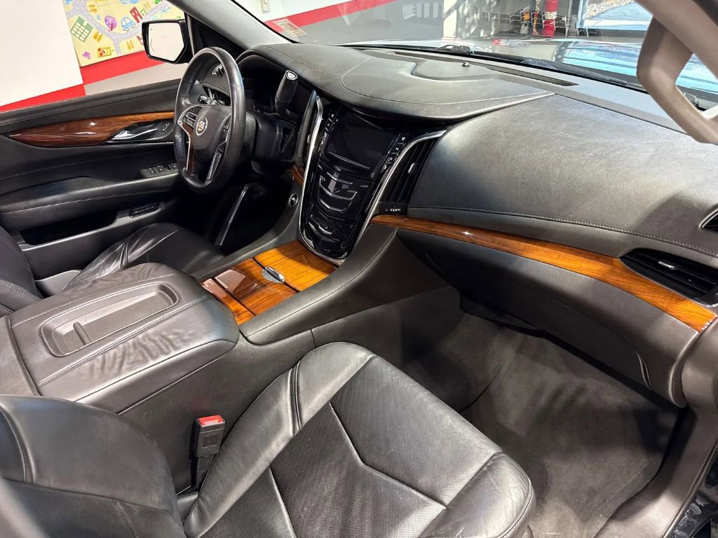 Used 2015 Cadillac Escalade Premium image 13