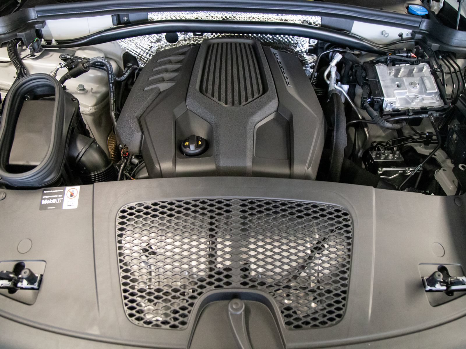 New 2026 Porsche Macan AWD/4WD image 28