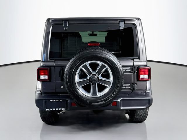 Used 2018 Jeep Wrangler Unlimited Sahara AWD/4WD image 9