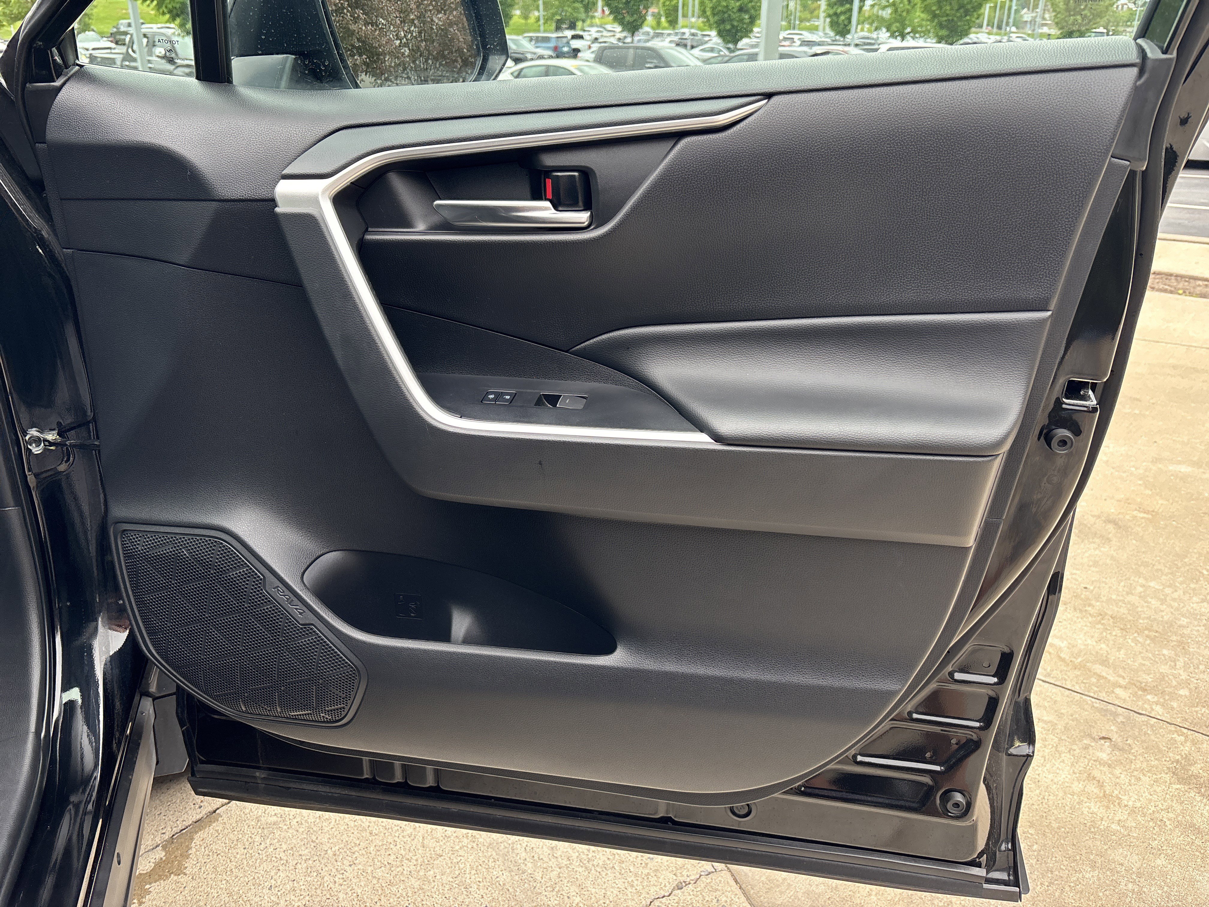 Used 2022 Toyota RAV4 XLE w/ Convenience Package AWD/4WD image 29