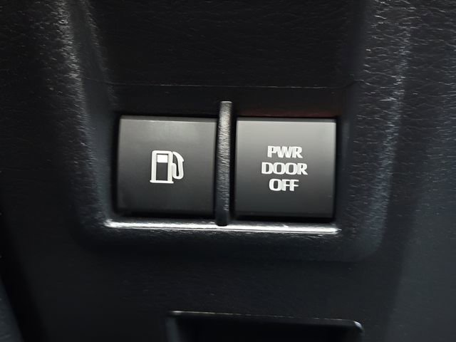 Used 2025 Toyota Sienna Limited image 26