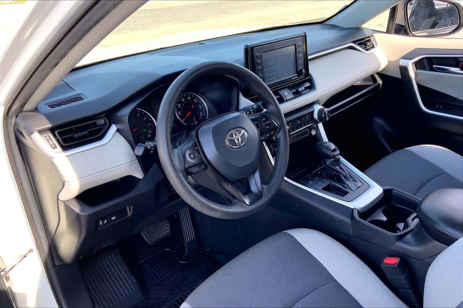 Used 2021 Toyota RAV4 XLE FWD image 17