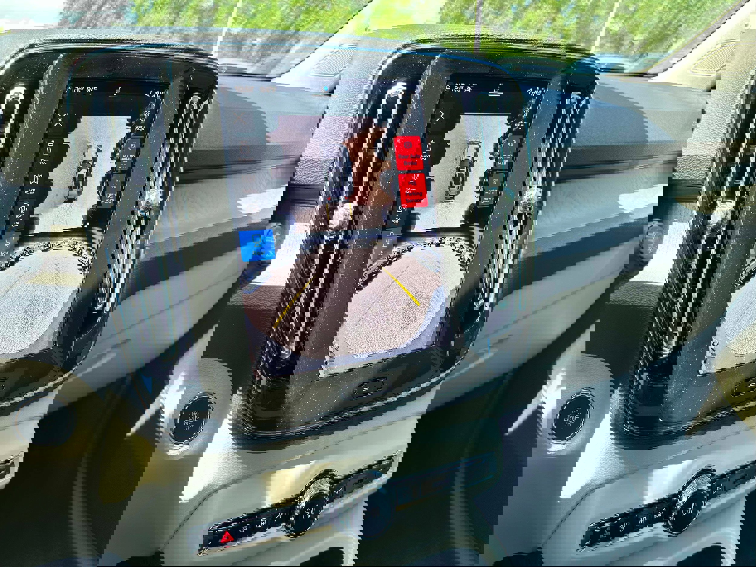 New 2026 Volvo XC40 B5 Plus w/ Protection Package Premier image 19