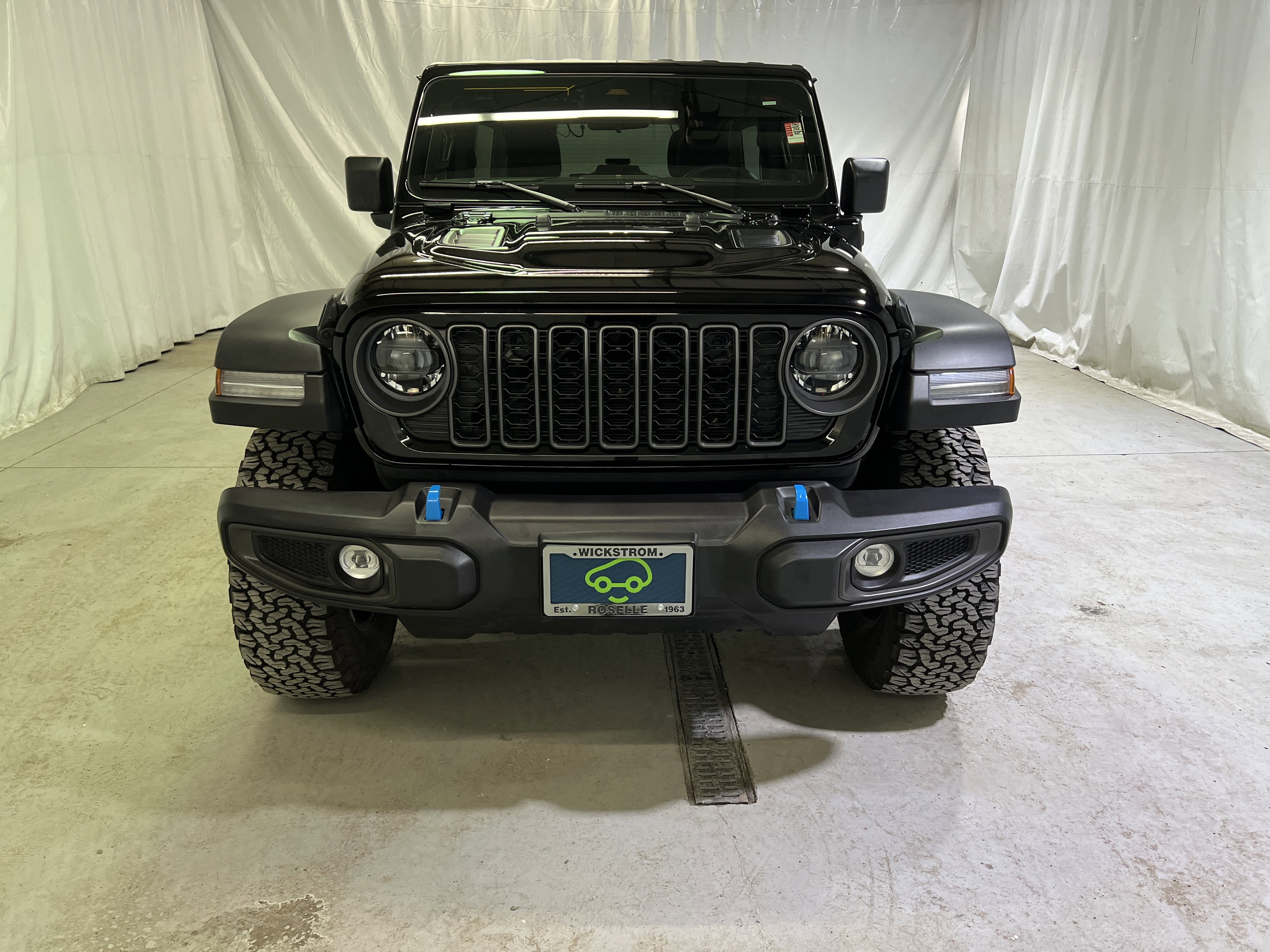 Used 2025 Jeep Wrangler Unlimited Rubicon 4xe w/ Convenience Group image 3
