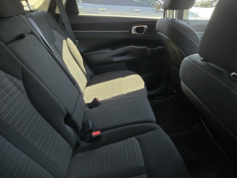 Certified 2022 Kia Sorento LX FWD image 5