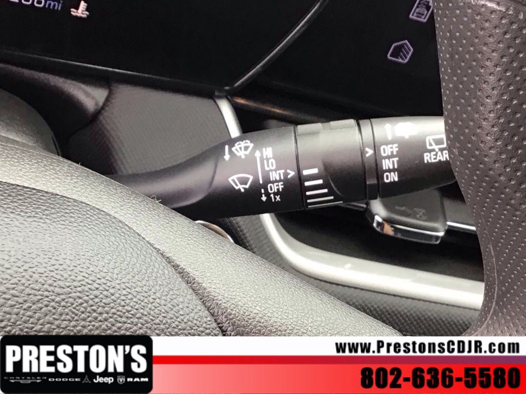 Used 2025 Chevrolet TrailBlazer LT AWD/4WD image 15
