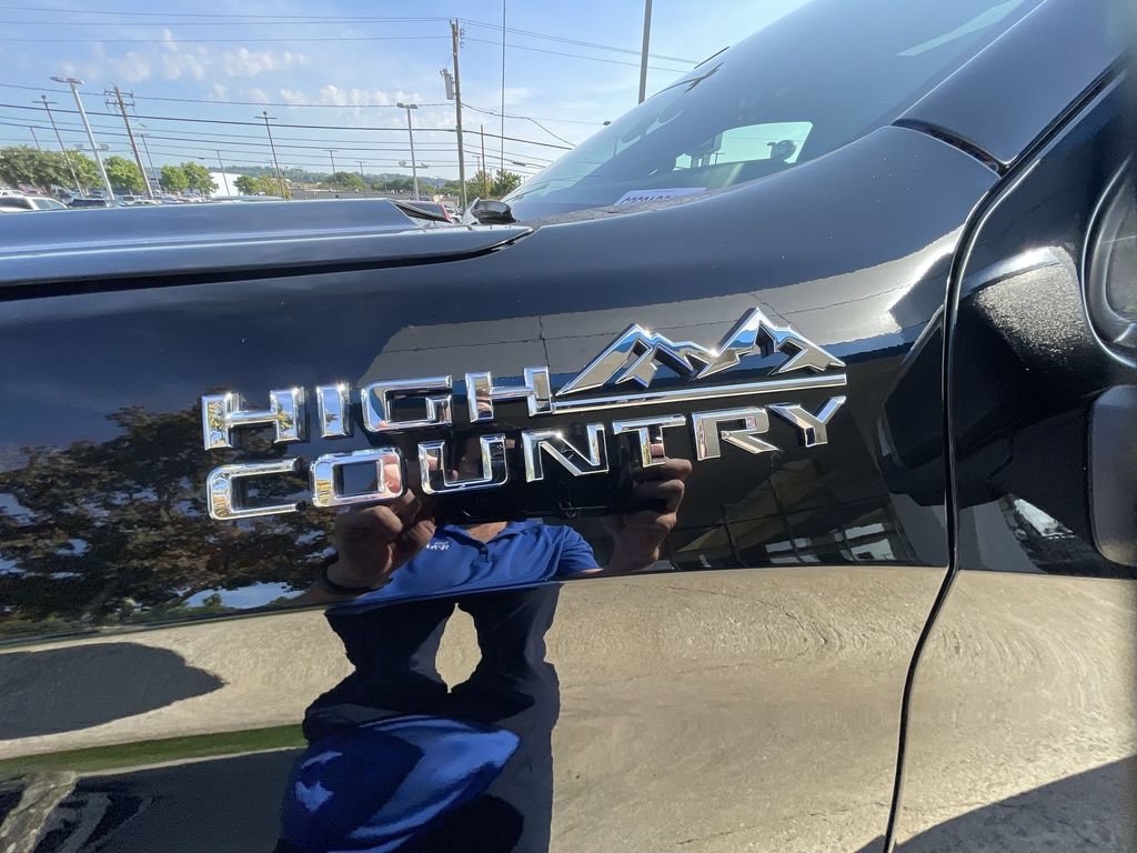 Certified 2025 Chevrolet Silverado 1500 High Country AWD/4WD image 33