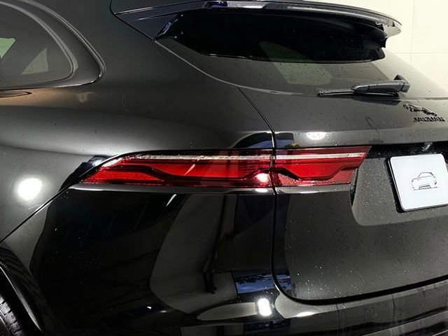 New 2025 Jaguar F-PACE R-Dynamic S image 16