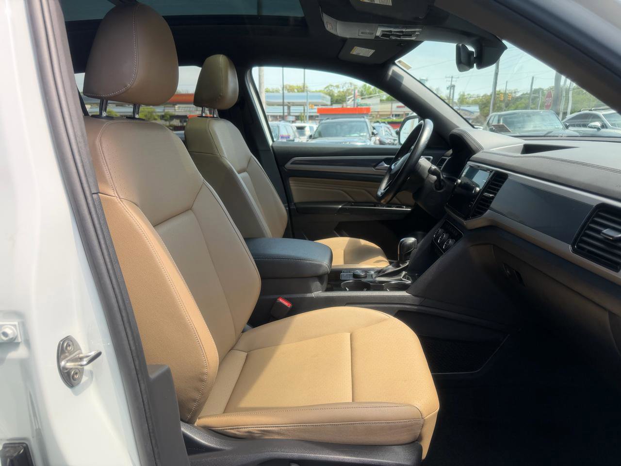 Used 2020 Volkswagen Atlas Cross Sport SEL AWD/4WD image 25