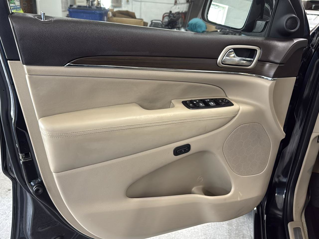 Used 2015 Jeep Grand Cherokee Overland AWD/4WD image 38