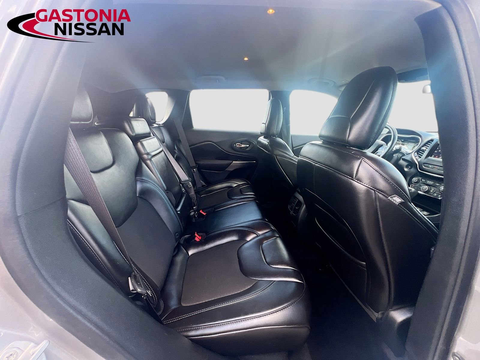 Used 2019 Jeep Cherokee Latitude Plus w/ Cold Weather Group image 35