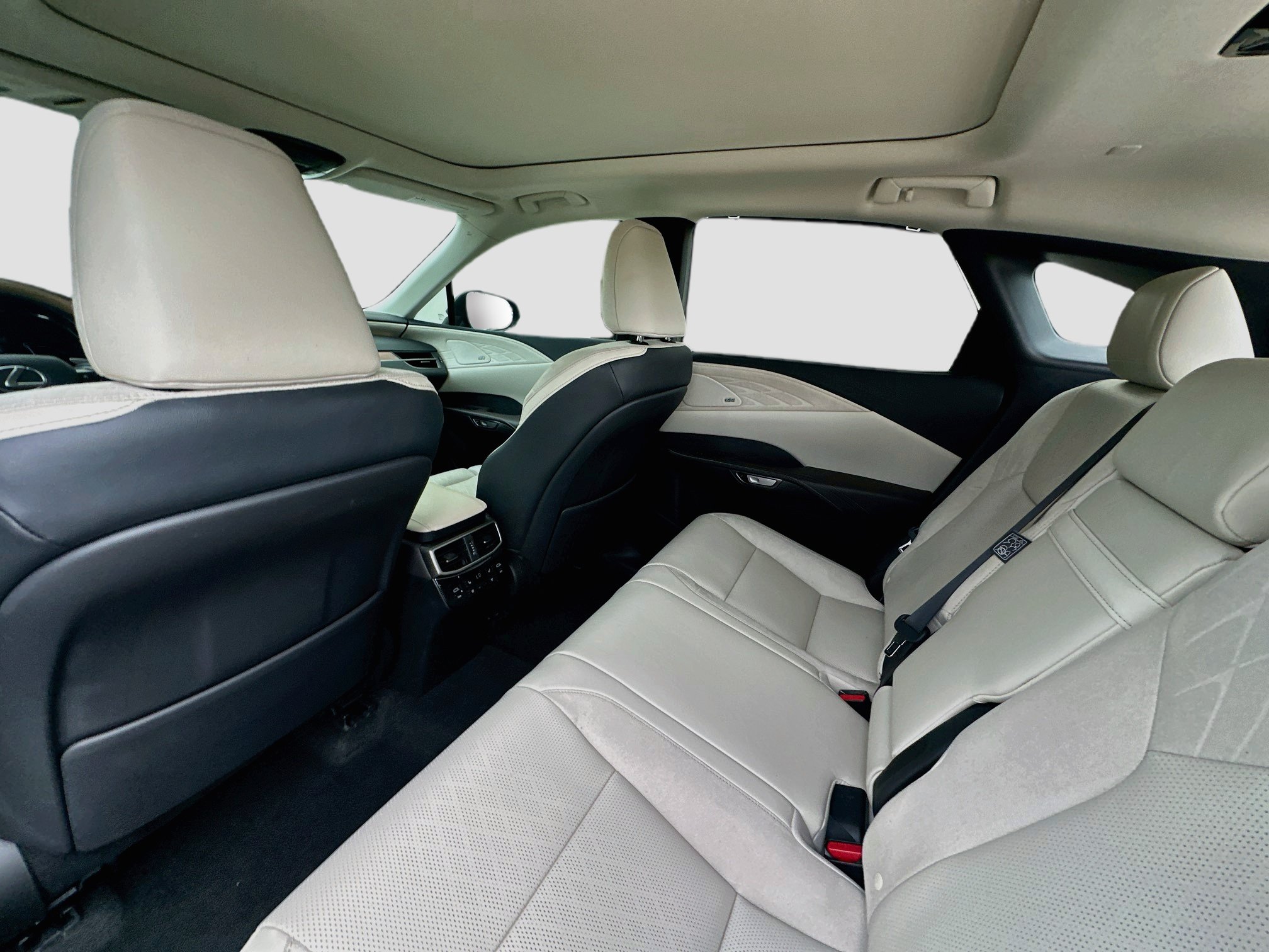 Used 2023 Lexus RX 350 FWD w/ Cold Area Package image 25