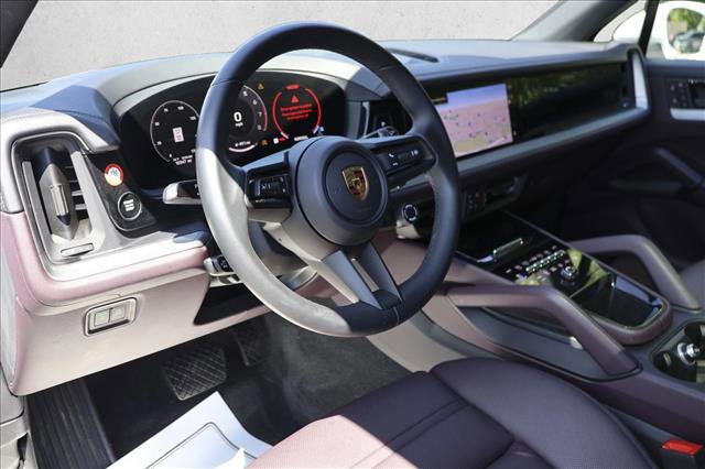 Used 2024 Porsche Cayenne AWD/4WD image 10