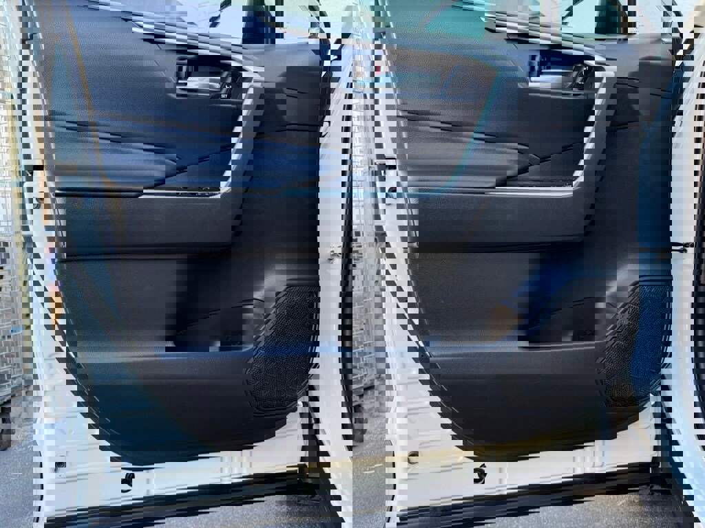 Used 2021 Toyota RAV4 XLE Premium image 28