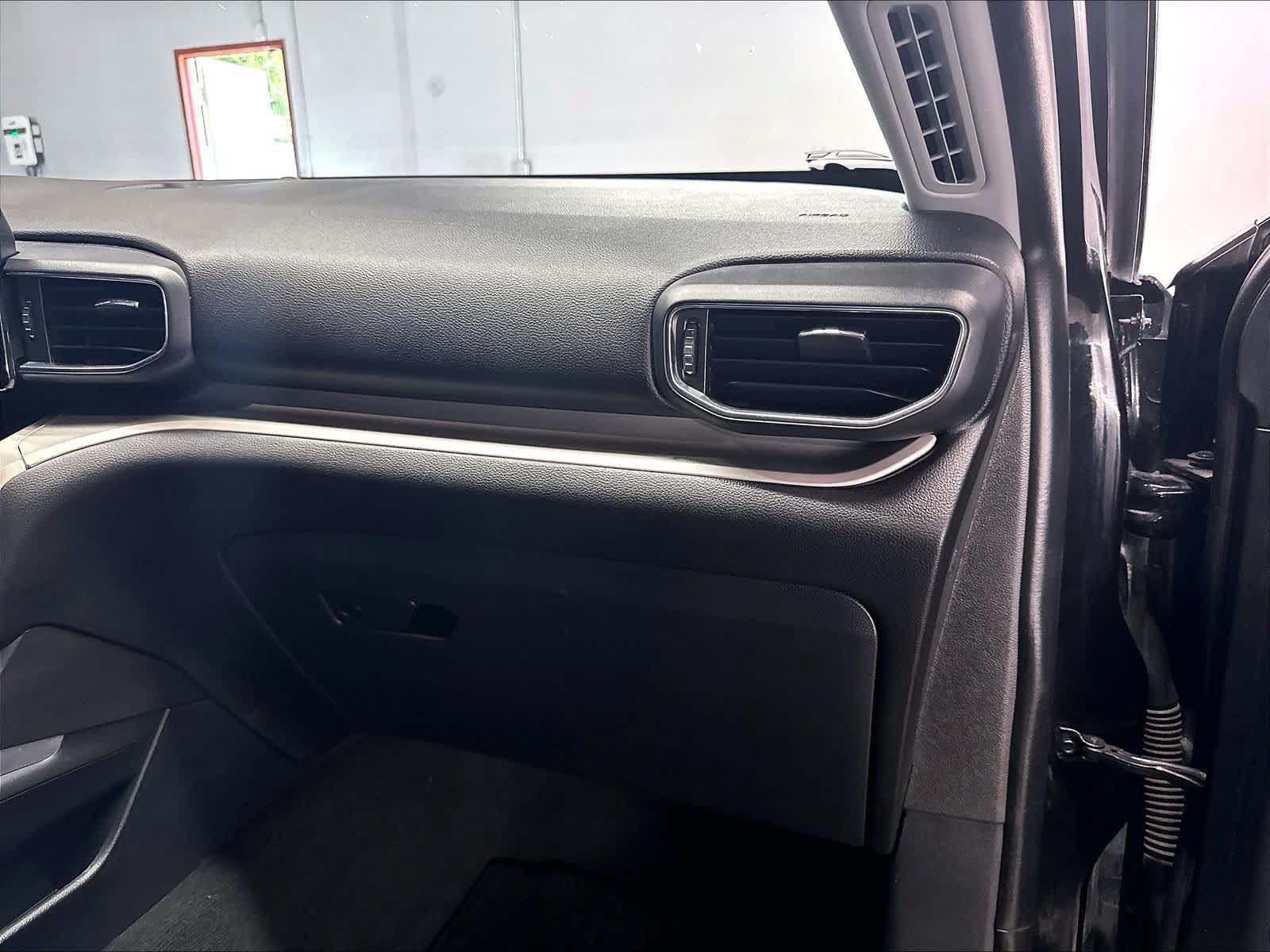 Used 2021 Ford Explorer XLT w/ Equipment Group 202A RWD image 17
