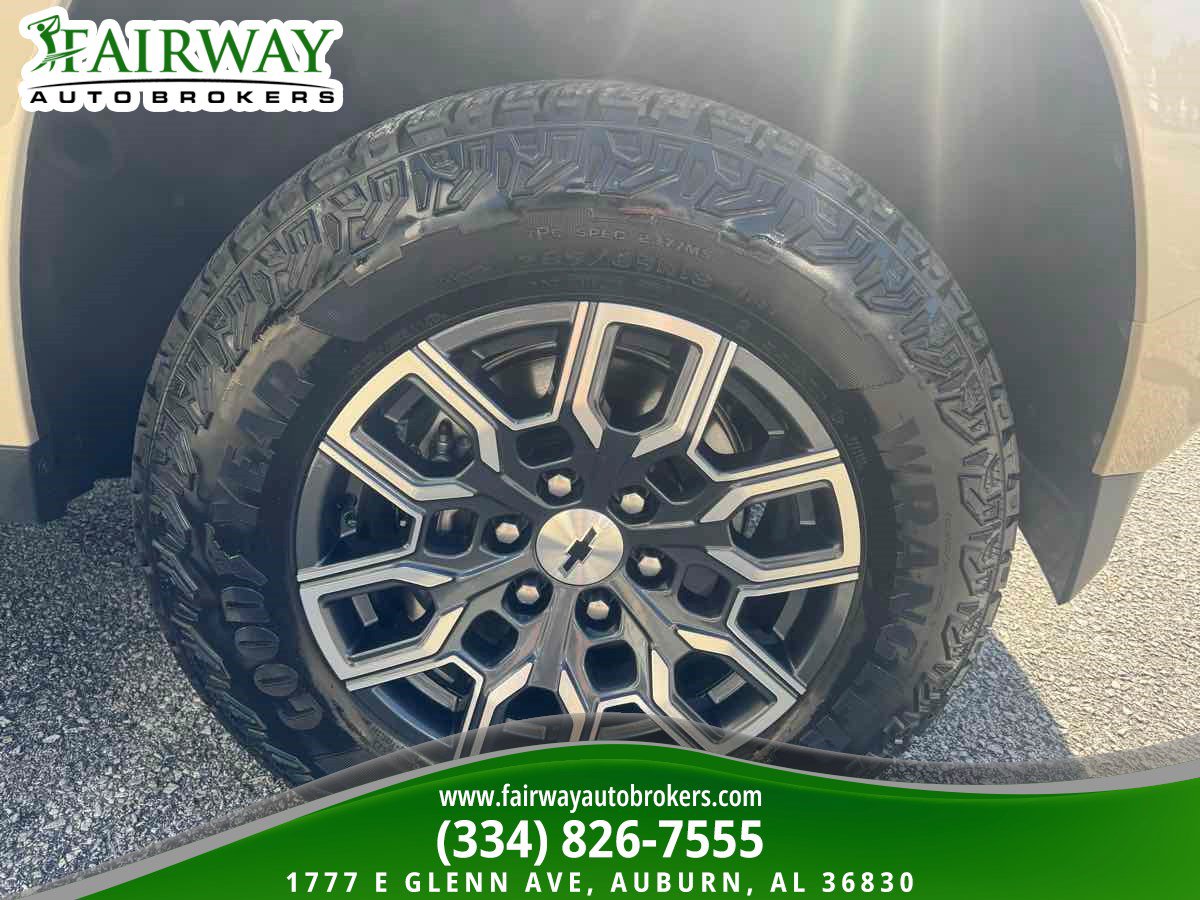 Used 2023 Chevrolet Colorado Z71 AWD/4WD image 32