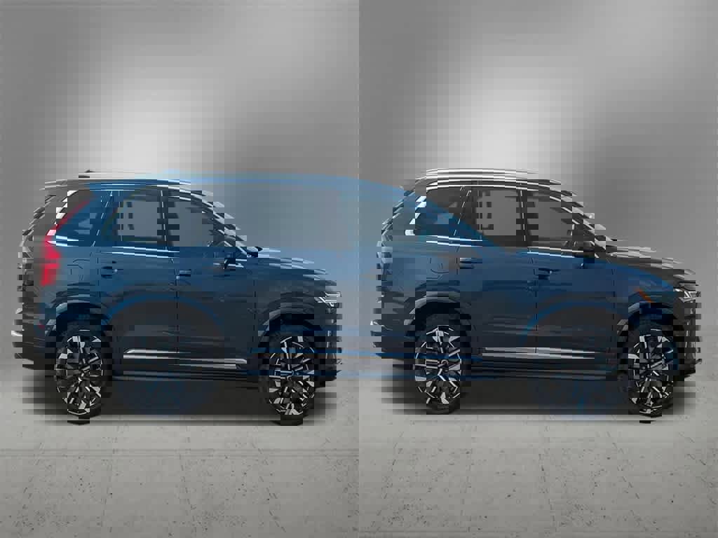 Used 2026 Volvo XC90 B5 Plus w/ Protection Package Premier image 7