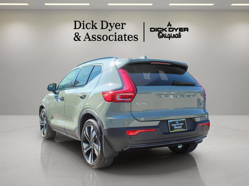 Certified 2025 Volvo XC40 B5 Ultra w/ Protection Package Premier AWD/4WD image 9