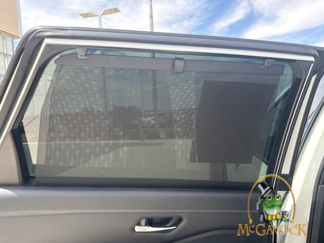 Used 2023 Nissan Pathfinder Platinum FWD image 27