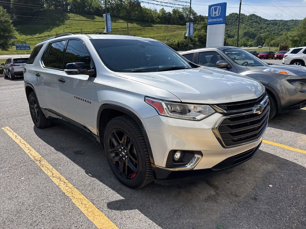 Used 2019 Chevrolet Traverse Premier w/ Redline Edition AWD/4WD image 3