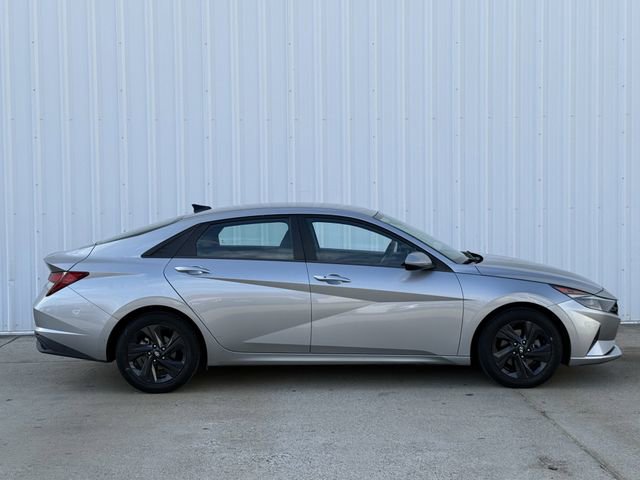 Used 2022 Hyundai Elantra SEL image 3