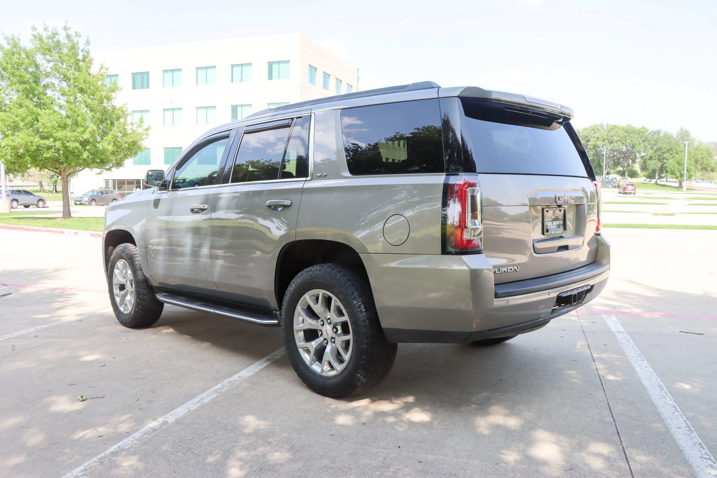 Used 2019 GMC Yukon SLT w/ Open Road Package AWD/4WD image 5
