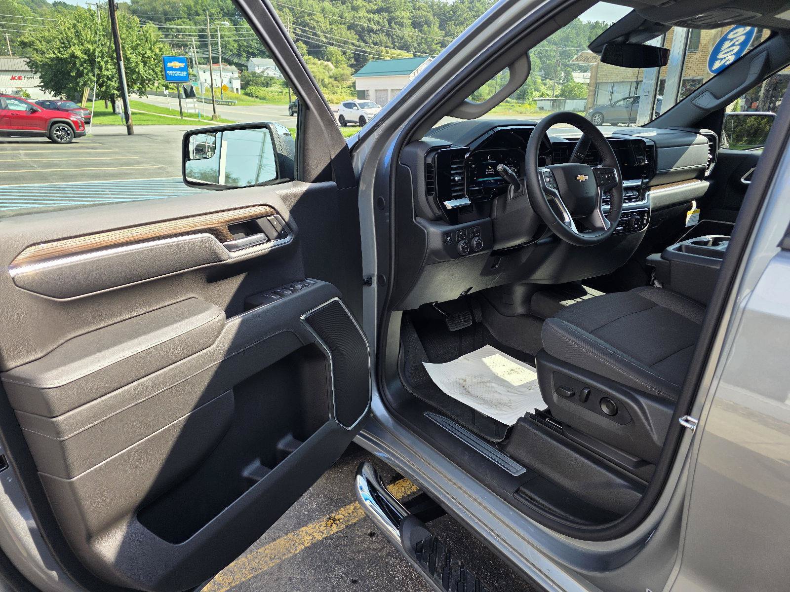 New 2026 Chevrolet Silverado 1500 LT w/ LPO, Liner Protection Package AWD/4WD image 15