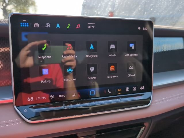 Used 2025 Volkswagen Tiguan SE image 13