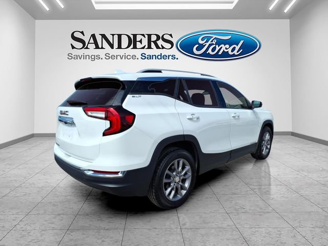 Used 2024 GMC Terrain SLT image 2