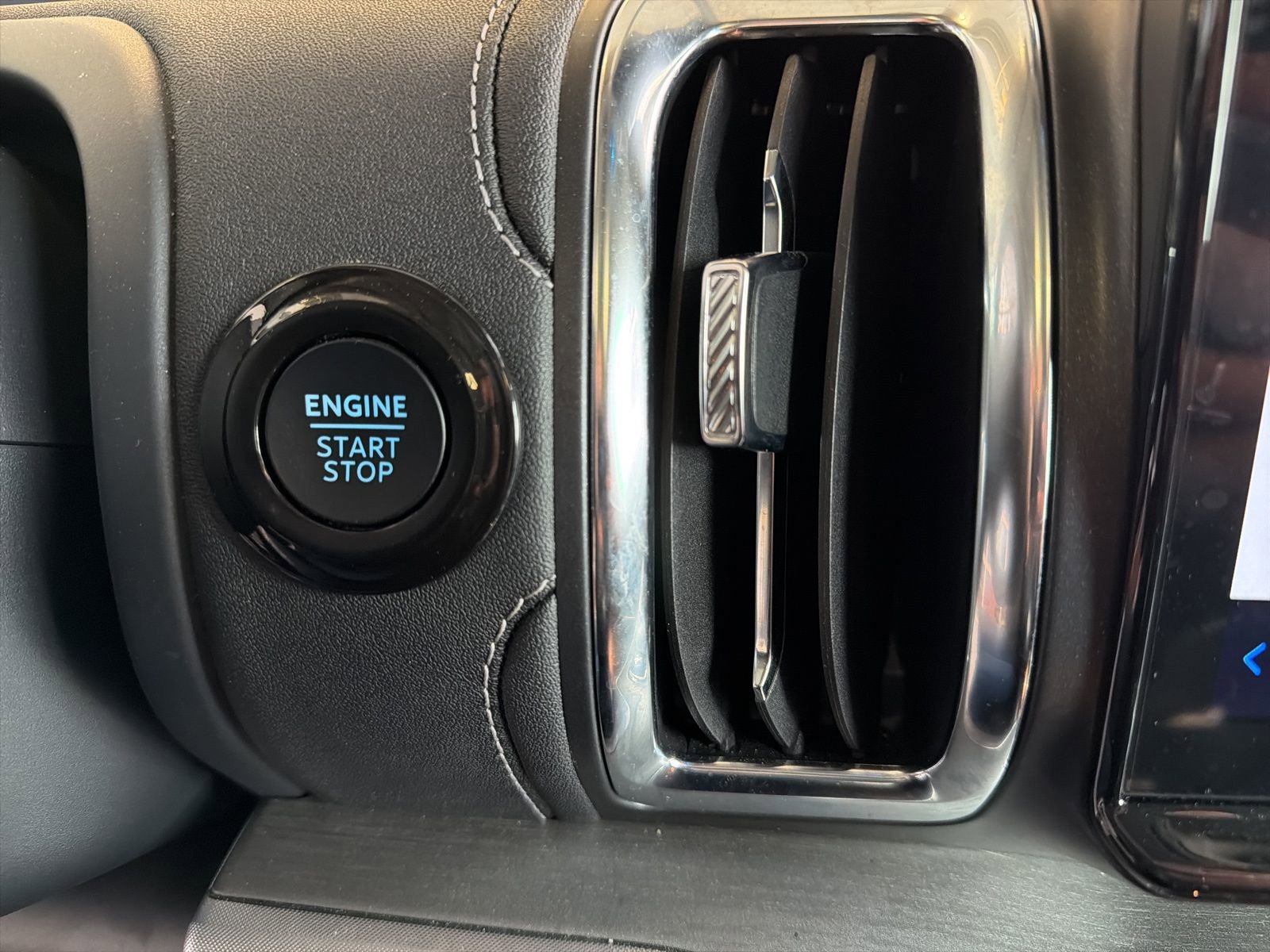 Used 2025 Ford Expedition Platinum image 29