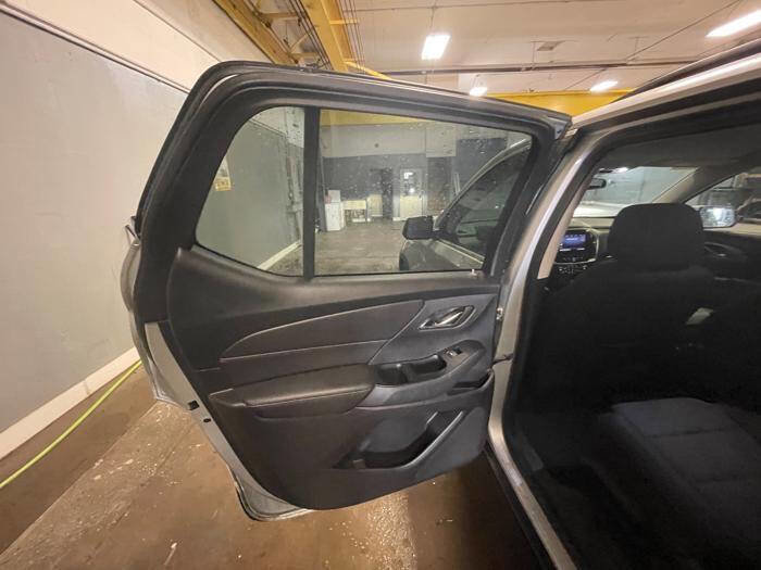 Used 2020 Chevrolet Traverse LT image 24