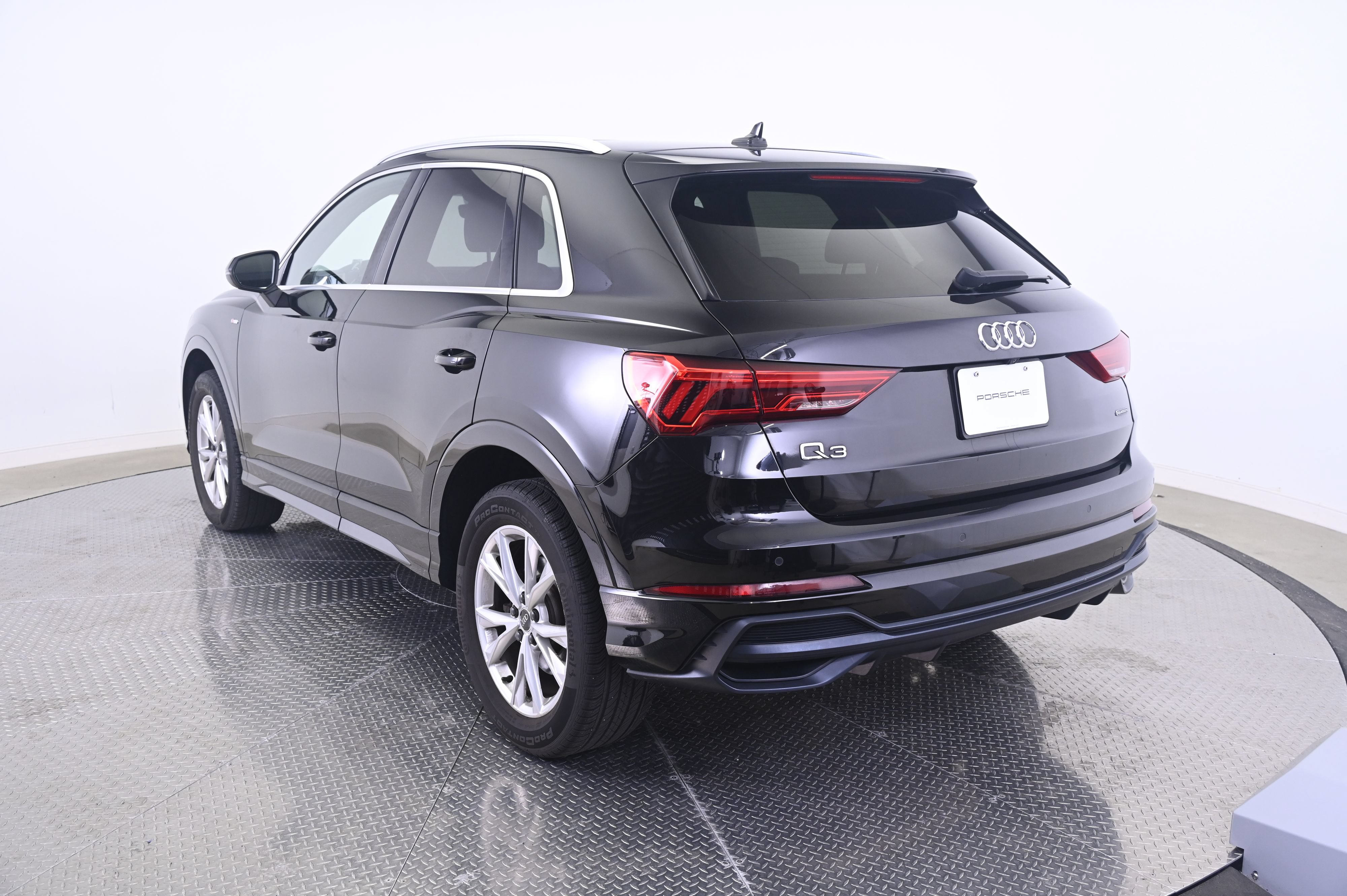 Used 2021 Audi Q3 2.0T Premium w/ Convenience Package AWD/4WD image 3